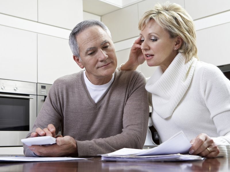 Rentnerpaar errechnet die Rente mittels Rentenfaktor