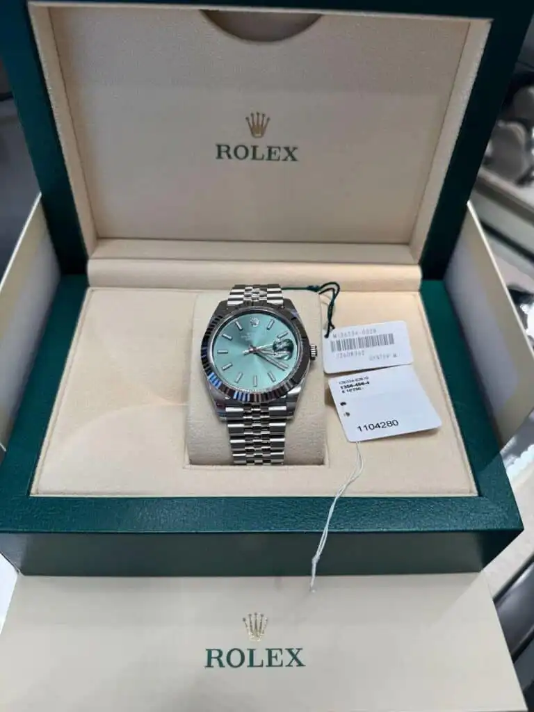 Rolex Date-Just 126334 Rolex Date-Just 126334 mit Preisschild über 10.750 €