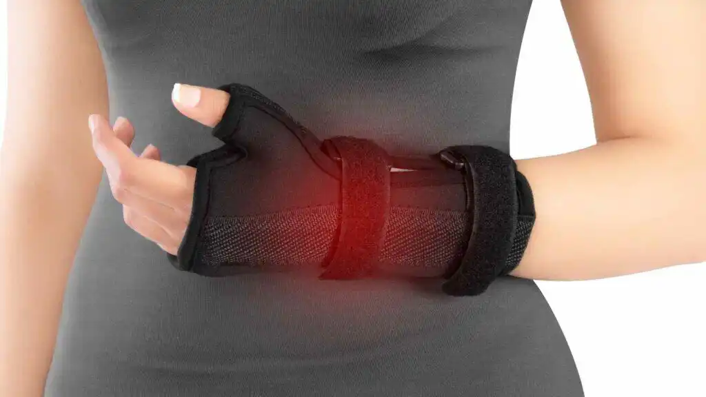 Die Stabilisierung des Daumensattelgelenks kann bereits helfen