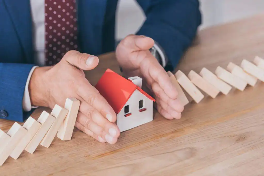 Wohngebaeudeversicherung mit Unterversicherungsschutz und steigenden Wiederherstellungskosten fuer Immobilien